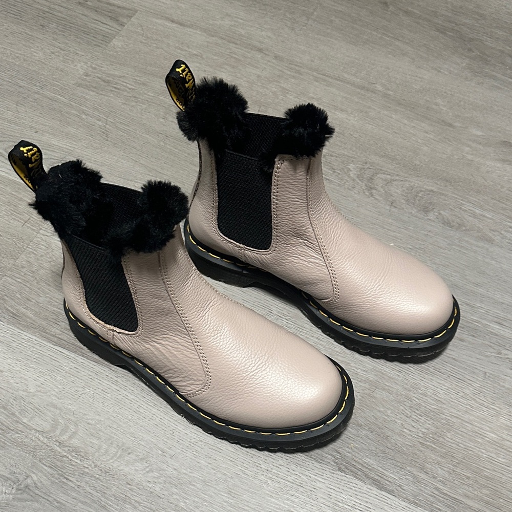 NWT Dr. Martens Women's Taupe Chelsea Boots with fur Size 8